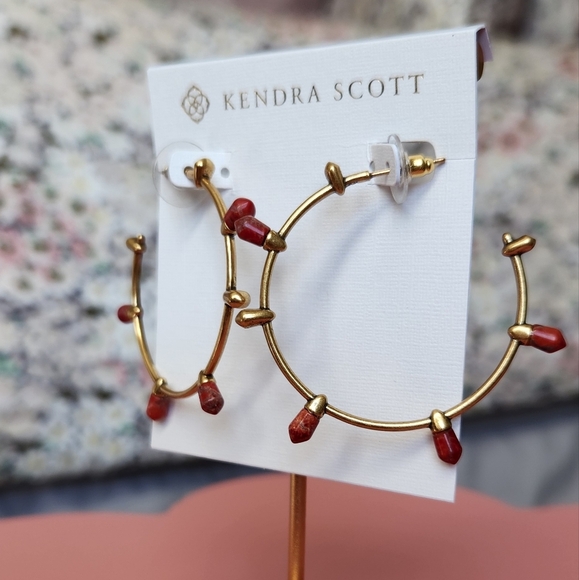 Kendra Scott Vintage Gold Frieda Hoop Earrings - Picture 4 of 4